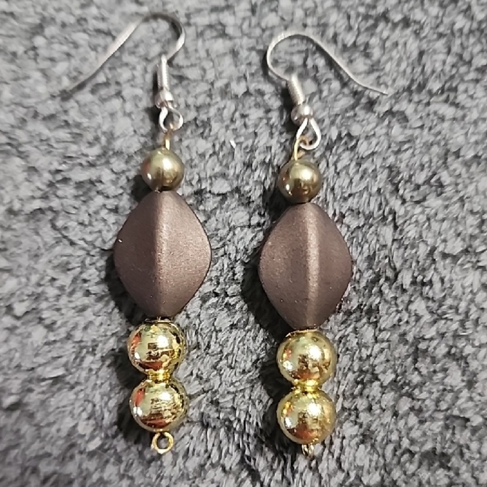 💥4 For $20💥Goldtone and Brown Dangle Earrings - Picture 2 of 2
